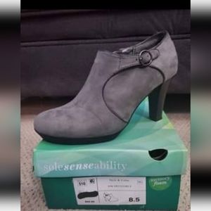 Solesenseability, Gray, Ankle boots, Heel, Side Buckle, Soft Outside, Women 8.5M